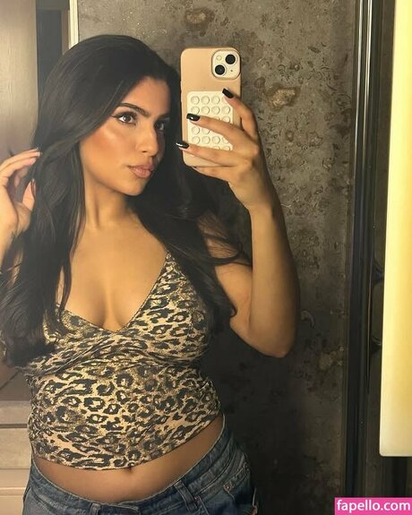 Jaya Thandi ポルノスター ホット 写真