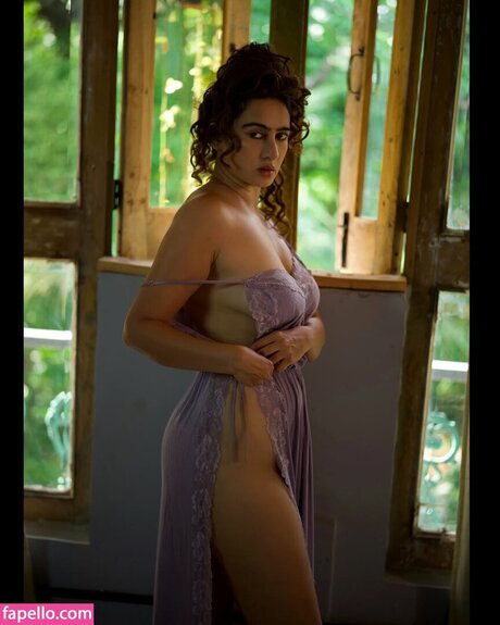 Megha Shukla ヌードのポルノスター 写真