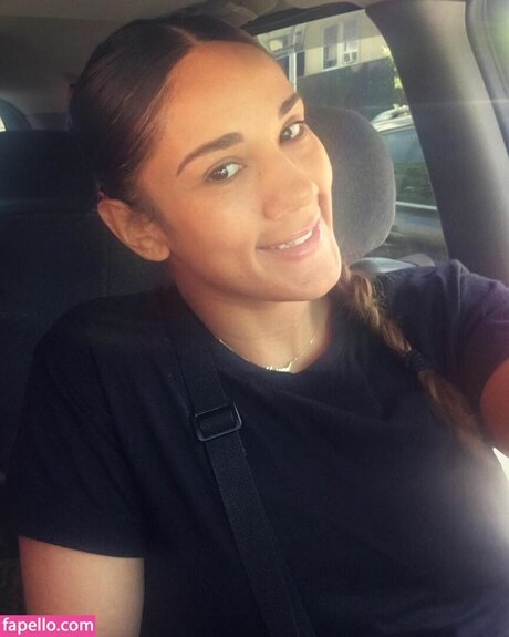 Amanda Serrano アダルトモデル 画像