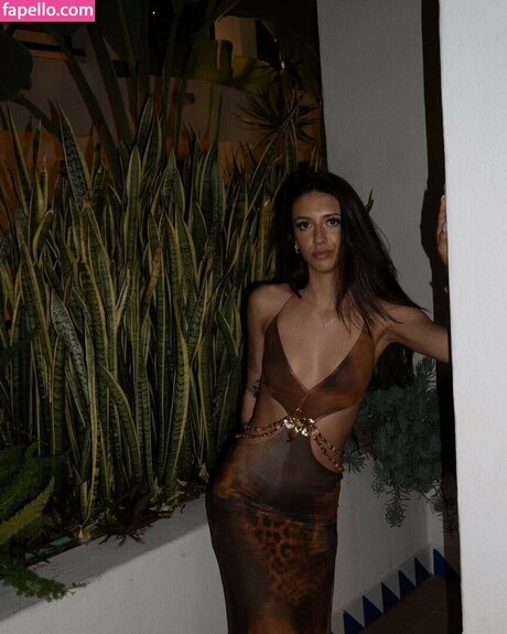 Elisha Walbyoff トップ女優 写真