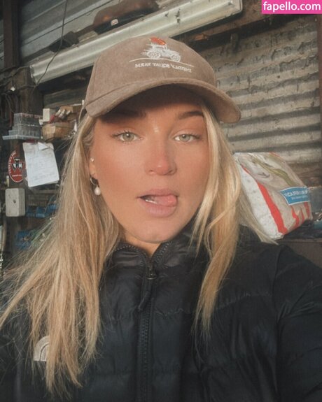 Harriet Cowan From Clarkson s Farm ポルノモデル 写真