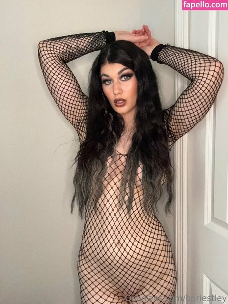Bea Priestley xxxモデル 写真