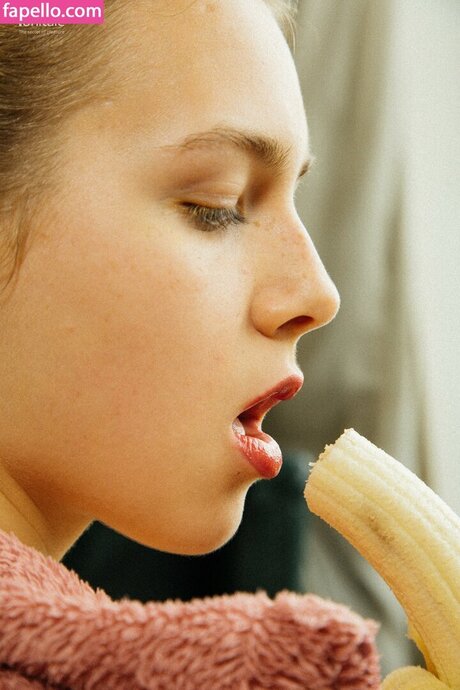 Alecia Fox エロティックモデル 写真