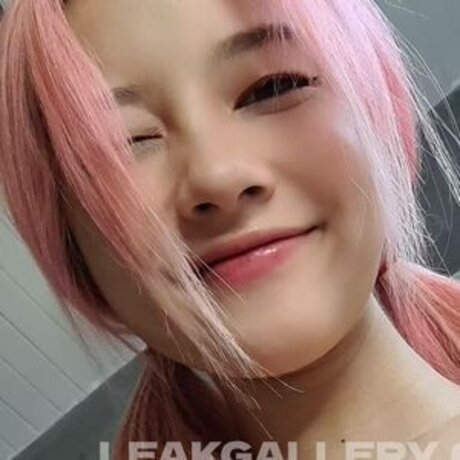 Iris Adamsone top profile image