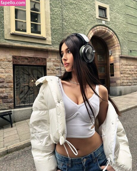Roxie W giel ポルノスター セックス 画像