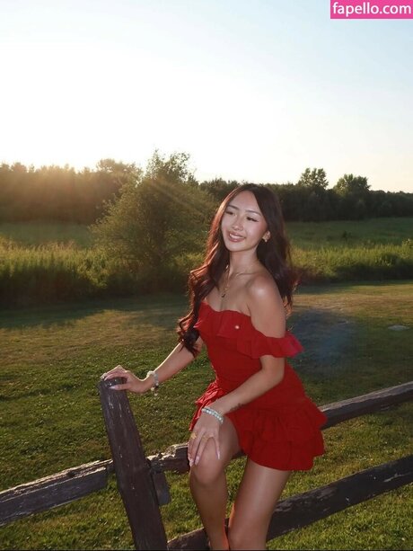 Daisy Chang エロティックなモデル 画像