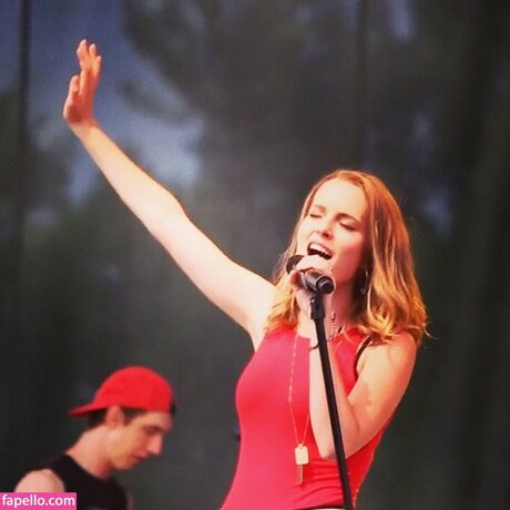 Bridgit Mendler profile image