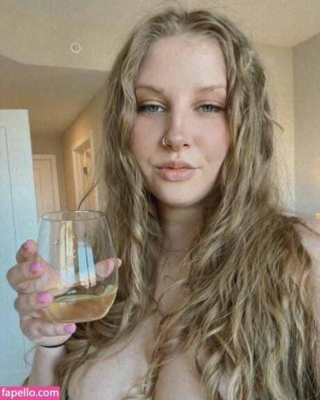 Ivy Andrews ホットスター 画像