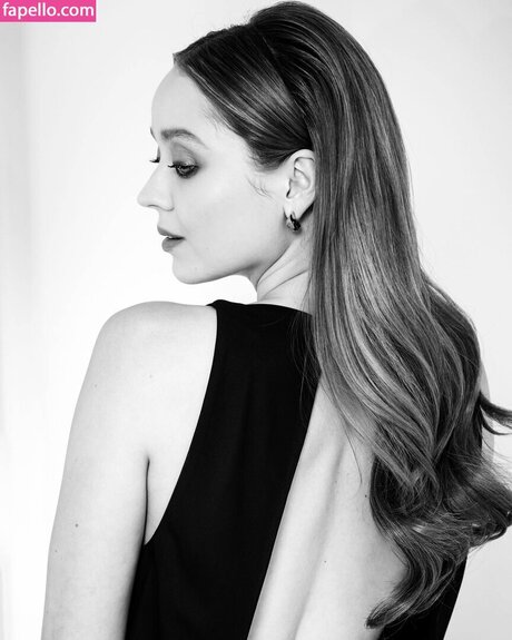 Madeleine Arthur 独占スター 写真