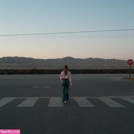 Madeleine Arthur ヌードのポルノスター 写真