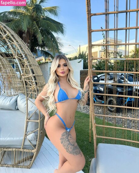 Debora Julia ポルノスター 裸 画像