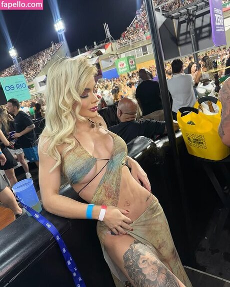 Debora Julia ヌードモデル 画像