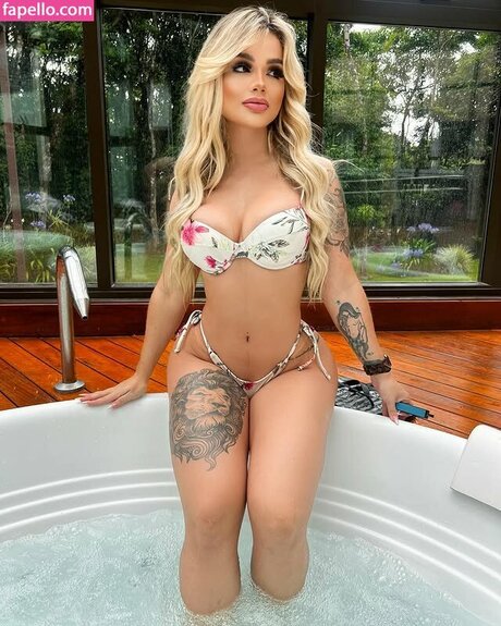 Debora Julia ポルノ女優 画像