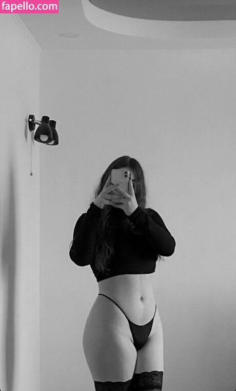Evvoxi 女優 写真