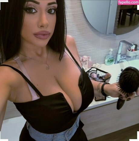 Michela Santoboni モデル 写真