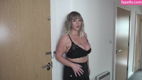 Sasha Curves 高品質モデル 写真