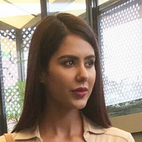Sonam Bajwa セクシーモデル 写真