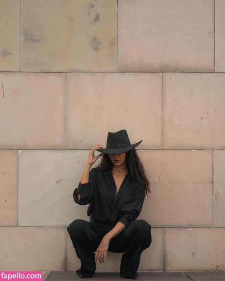 Sonam Bajwa 裸のモデル 写真