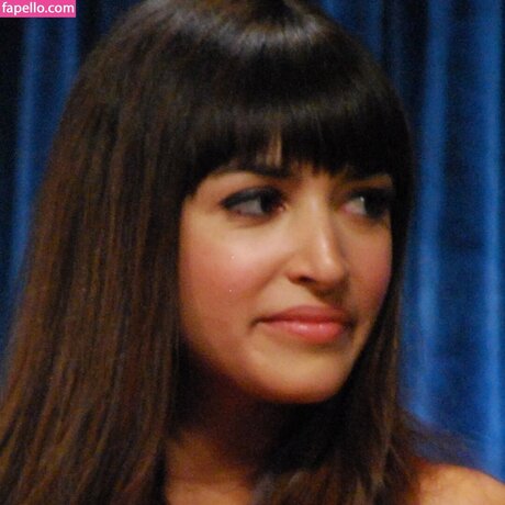 Hannah Simone ポルノスター 独占 写真