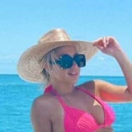 Savannah Chrisley 無料女優 写真