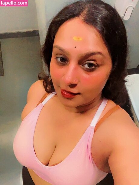Anupamaswathi アダルトモデル 画像
