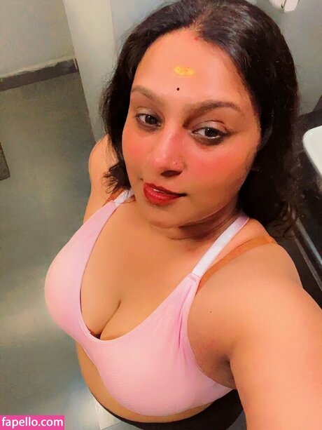 Anupamaswathi アダルト女優 写真