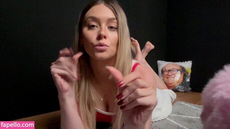 Simply Kel ASMR 最高の女優 写真
