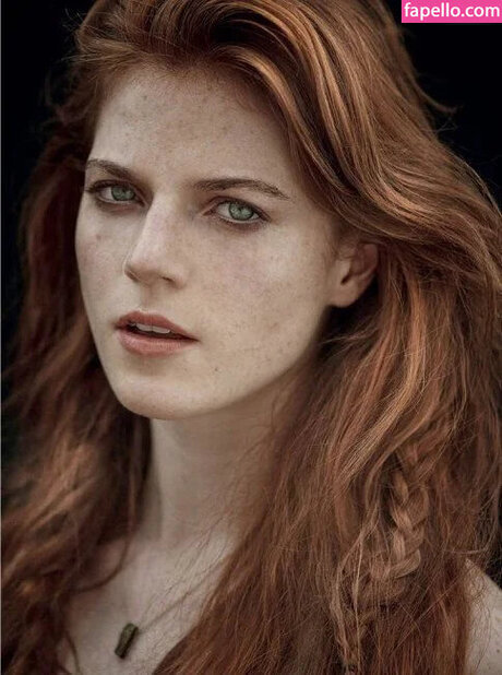 Rose Leslie トップモデル 写真