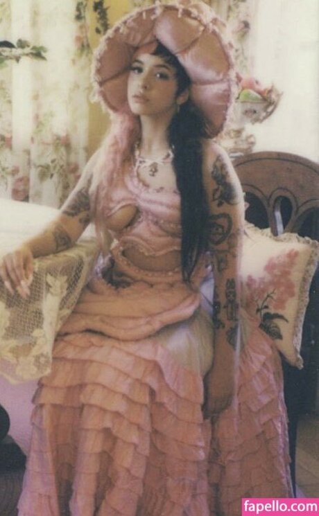 Melanie Martinez xxx女優 写真