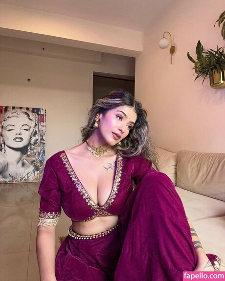 Shambhavi Singh 裸のポルノスター 写真