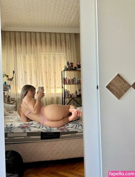 Simge Baranko lu アダルトモデル 写真