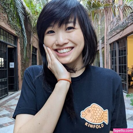 Julia Chow エロティックなポルノスター ギャラリー