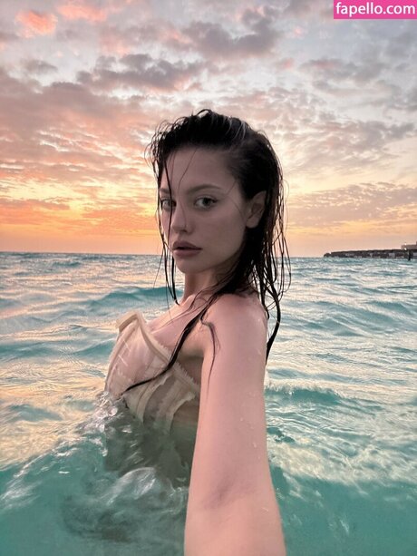 influesii753 美しいモデル 写真