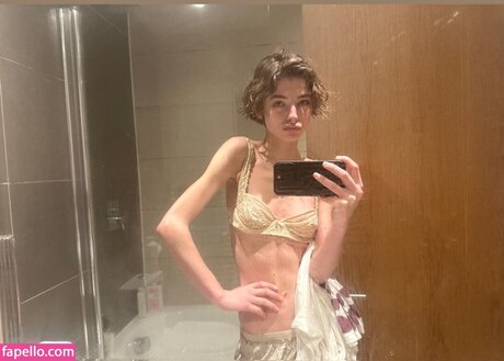 Ava Kalitowski かわいいモデル 写真