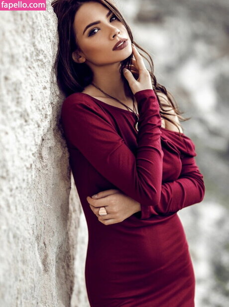 Vlada Bernevec スター 裸 写真