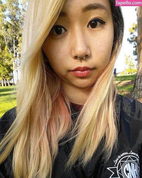 Sophia Phan 完璧なモデル 写真