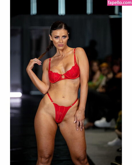 Marta Barczok ポルノモデル 写真