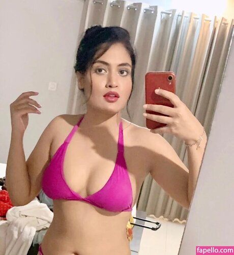 Manvi Chugh 独占モデル 写真