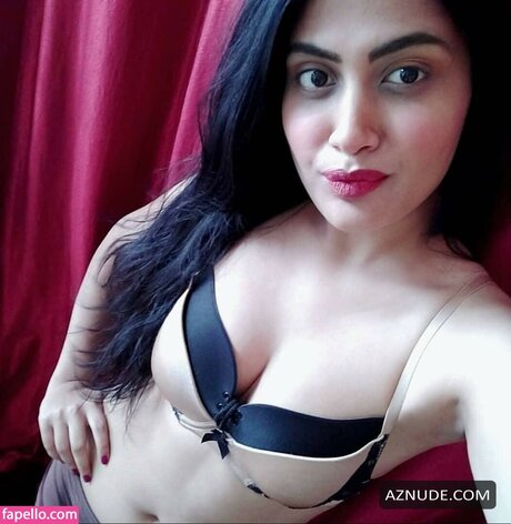Manvi Chugh ポルノモデル 画像