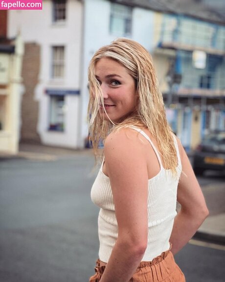 Mikaela Shiffrin ポルノスター ヌード 画像