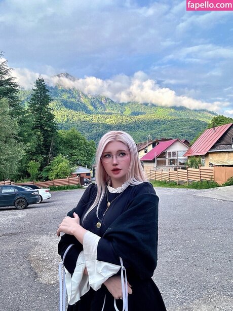 Elena Kyalviyainen 最高のスター 画像