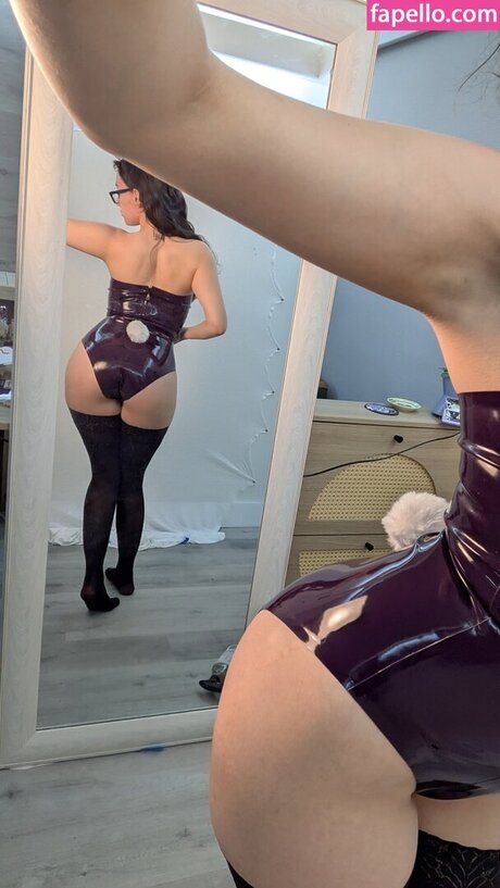 Gumbun 裸のポルノスター 写真
