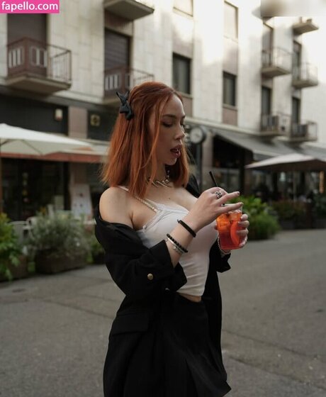 Lucy L3in セクシーなポルノスター 写真