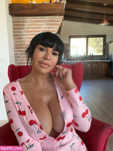 Naima La Donna Puma セクシーなスター 写真