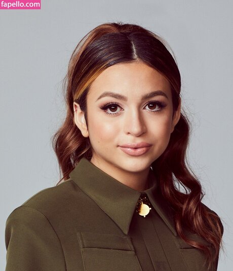 Josie Totah ポルノスター 写真