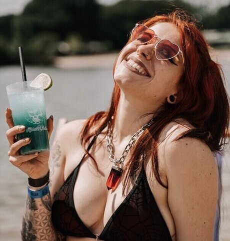 Anni Quinn  ホットスター 写真