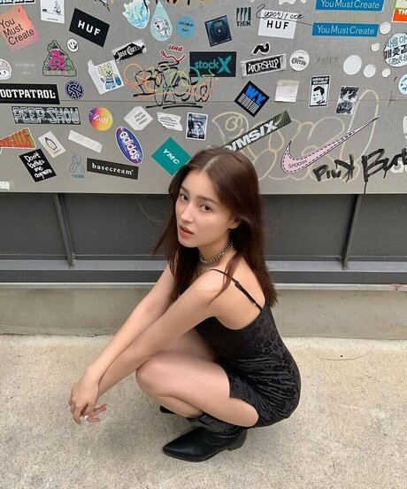 Nancy Momoland ヌードスター 写真