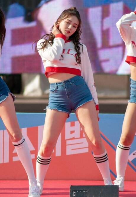 Nancy Momoland 美しいスター 写真