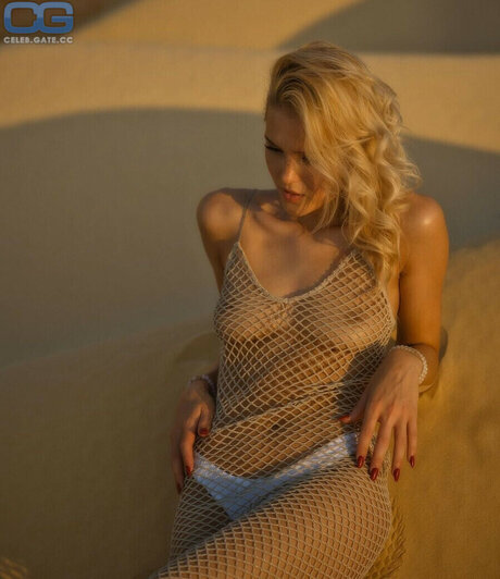 Merve Niemann 独占女優 写真