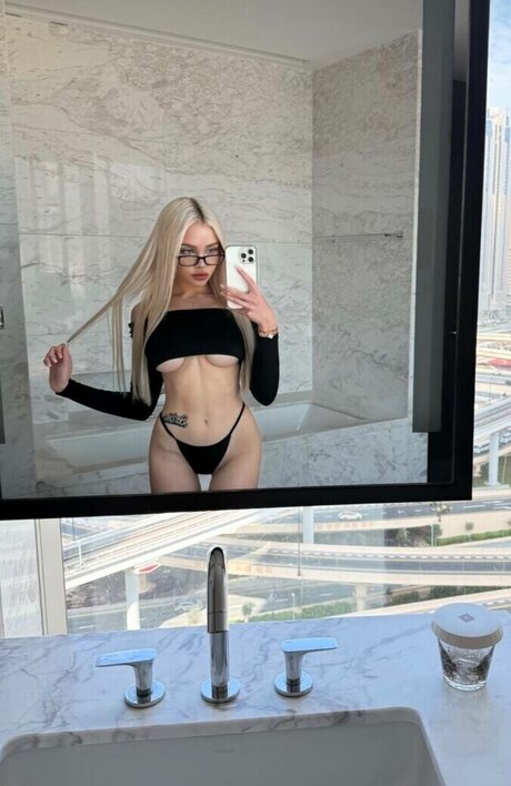 iamvikaap m セクシー女優 写真